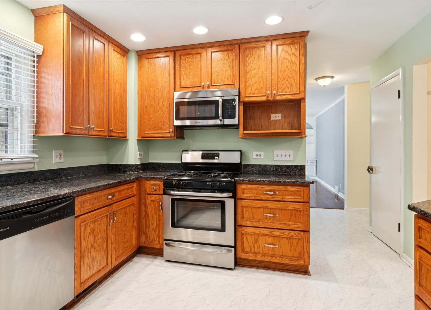 156 Blueberry Road Libertyville, IL 60048 - Photo 11 of 37