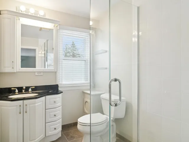 $675,000 | 156 Blueberry Road, Libertyville, IL 60048