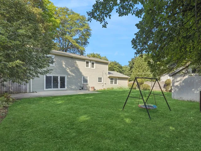 $675,000 | 156 Blueberry Road, Libertyville, IL 60048