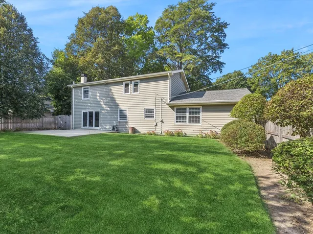 $675,000 | 156 Blueberry Road, Libertyville, IL 60048