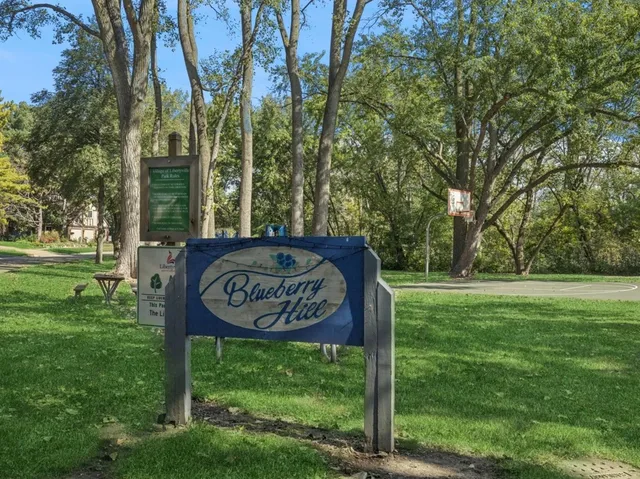 $675,000 | 156 Blueberry Road, Libertyville, IL 60048