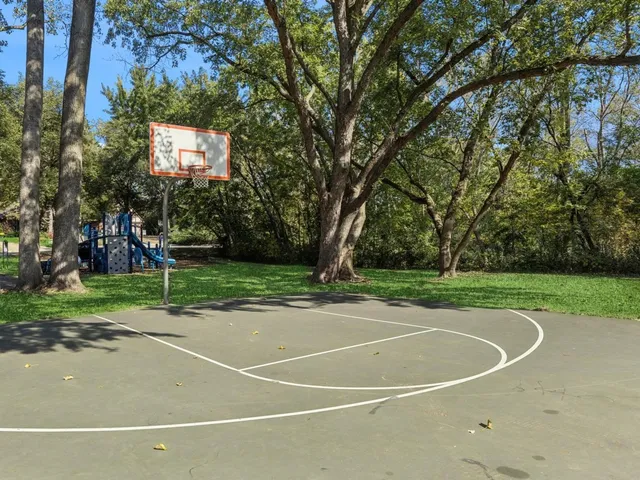 $675,000 | 156 Blueberry Road, Libertyville, IL 60048