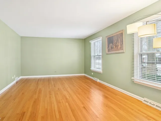 $675,000 | 156 Blueberry Road, Libertyville, IL 60048