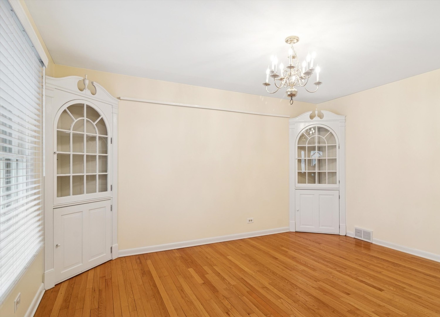 156 Blueberry Road Libertyville, IL 60048 - Photo 6 of 37