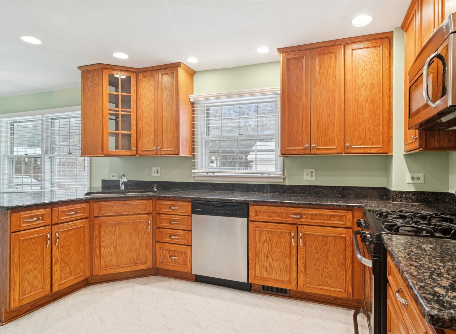 156 Blueberry Road Libertyville, IL 60048 - Photo 10 of 37