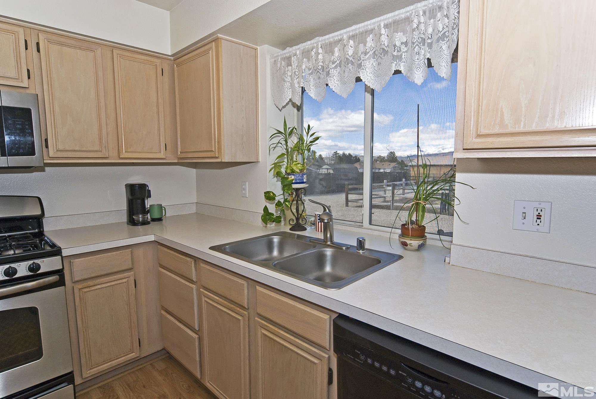 9415 Benedict Drive Sparks, NV 89441 - Photo 9 of 40 Photo 9