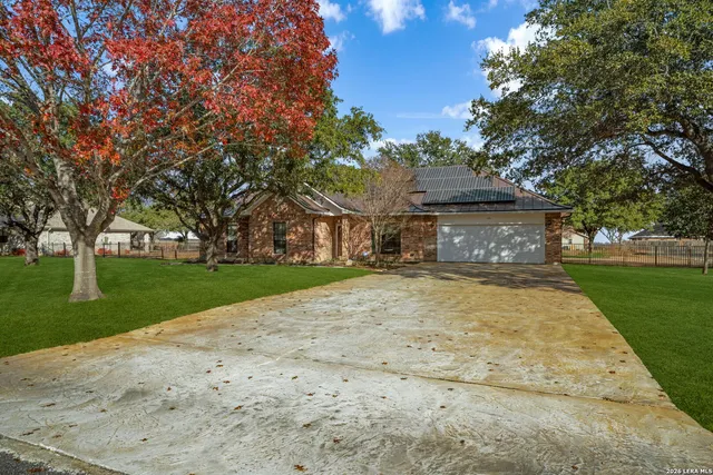 $475,000 | 125 County Road 4720, Castroville, TX 78009