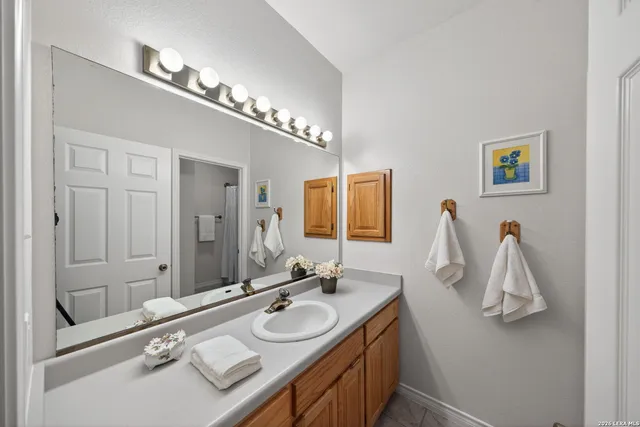 $475,000 | 125 County Road 4720, Castroville, TX 78009