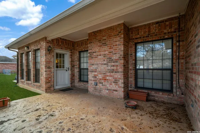 $475,000 | 125 County Road 4720, Castroville, TX 78009