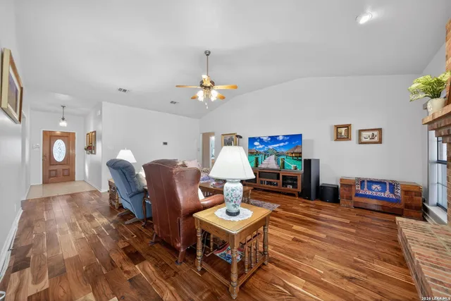 $475,000 | 125 County Road 4720, Castroville, TX 78009