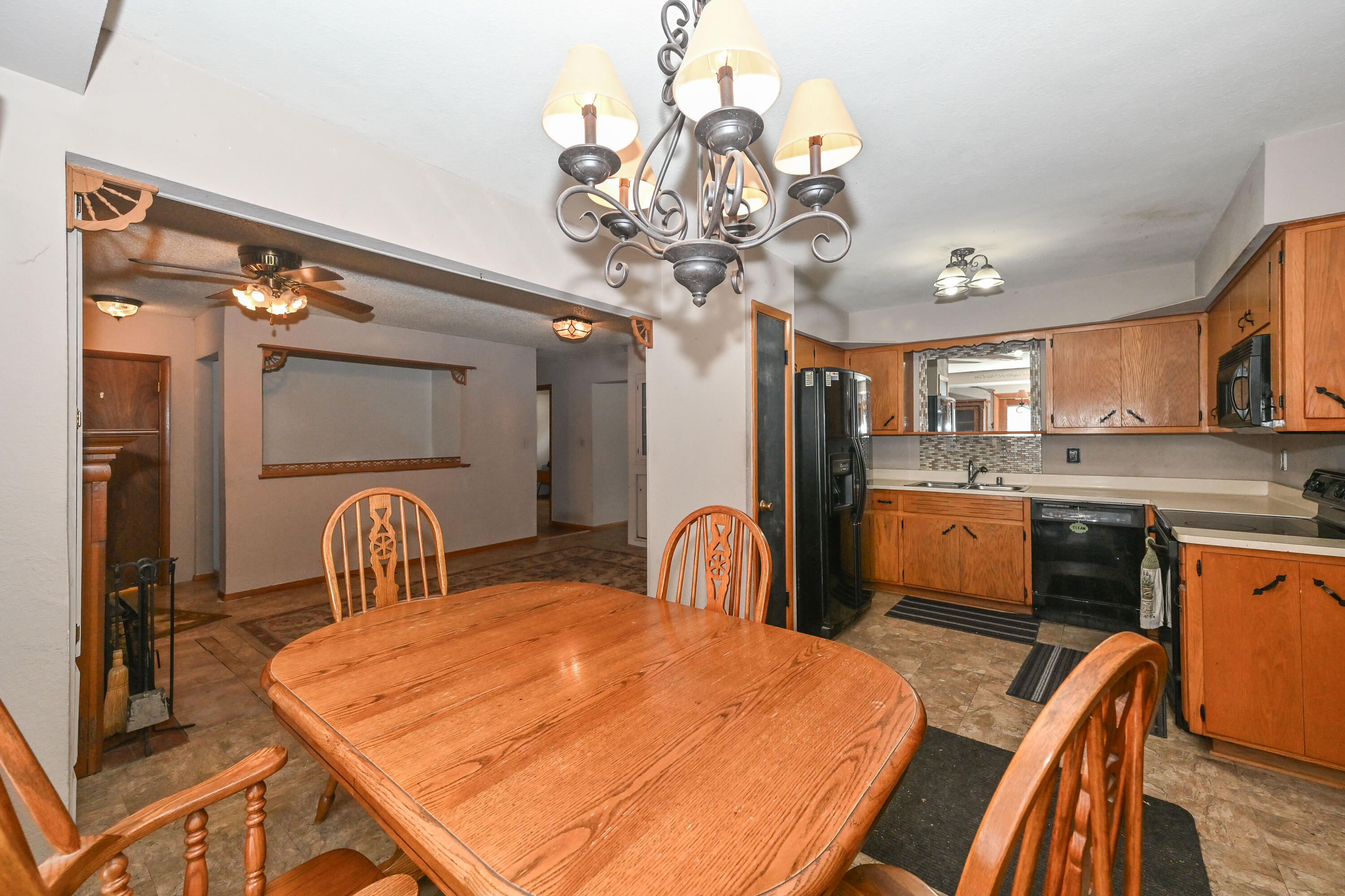 10211 South Nicholson Road Oak Creek, WI 53154 - Photo 12 of 39 Kitchen