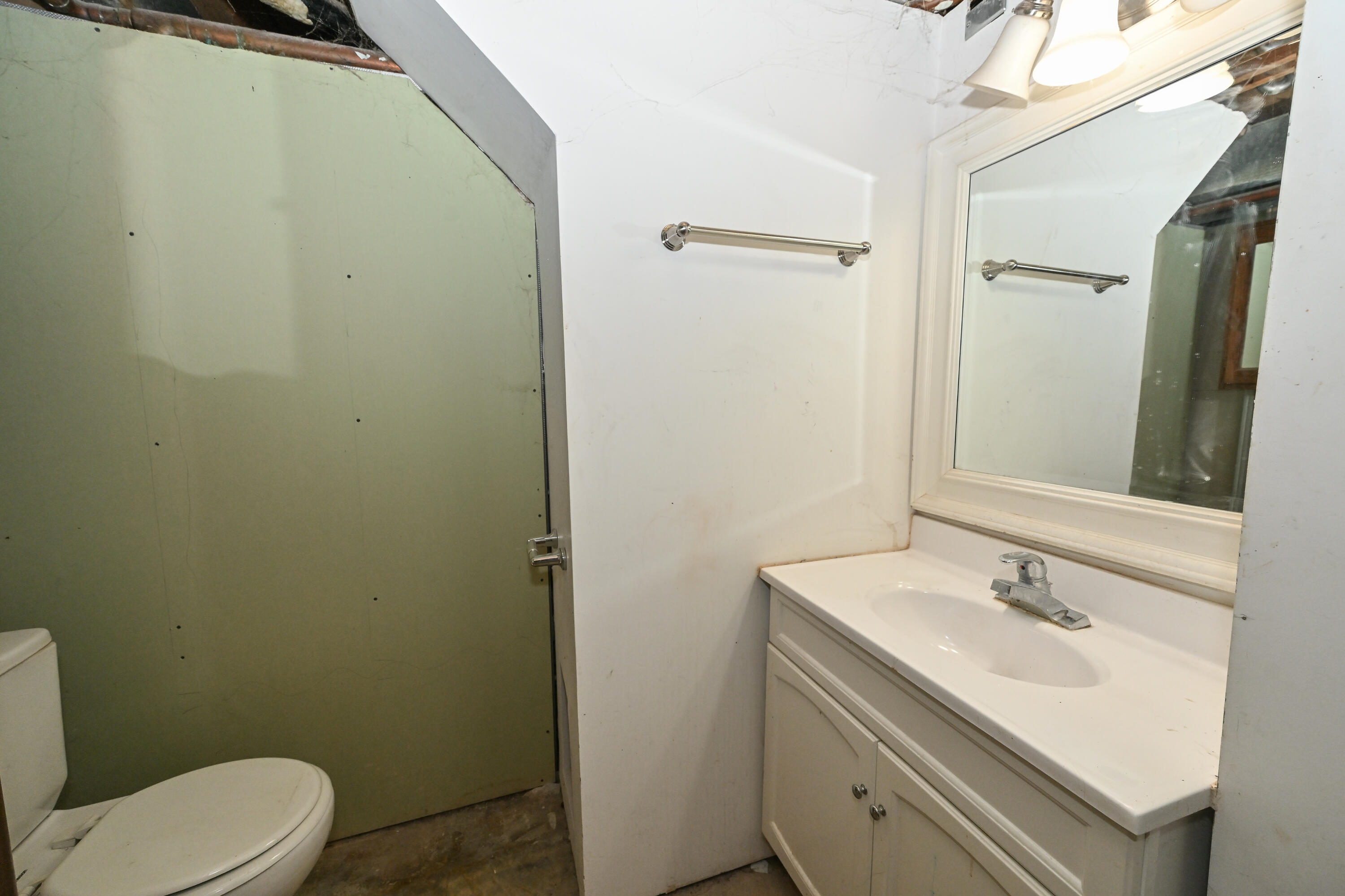 10211 South Nicholson Road Oak Creek, WI 53154 - Photo 25 of 39 2nd Half Bathroom