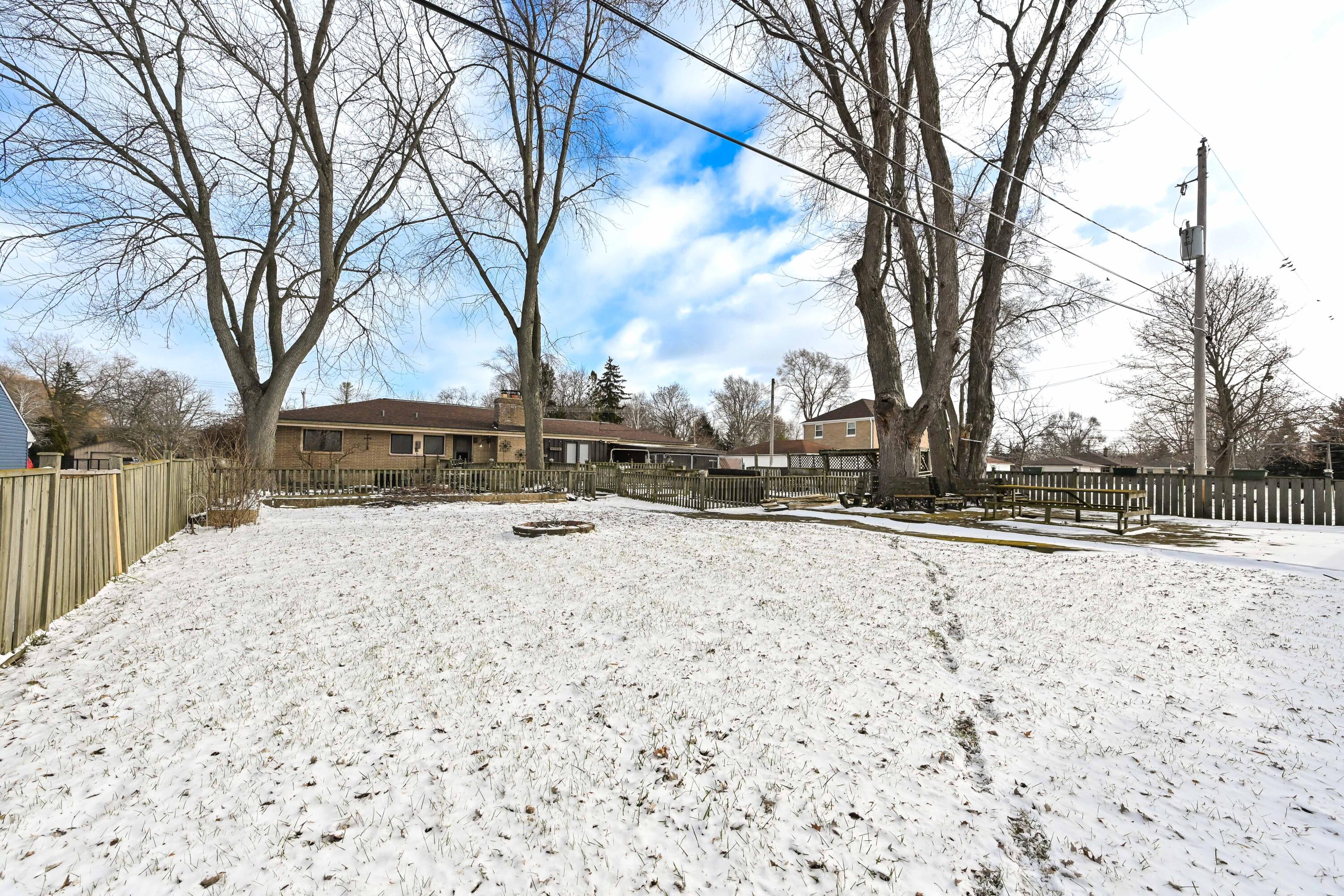 10211 South Nicholson Road Oak Creek, WI 53154 - Photo 30 of 39 Large Yard