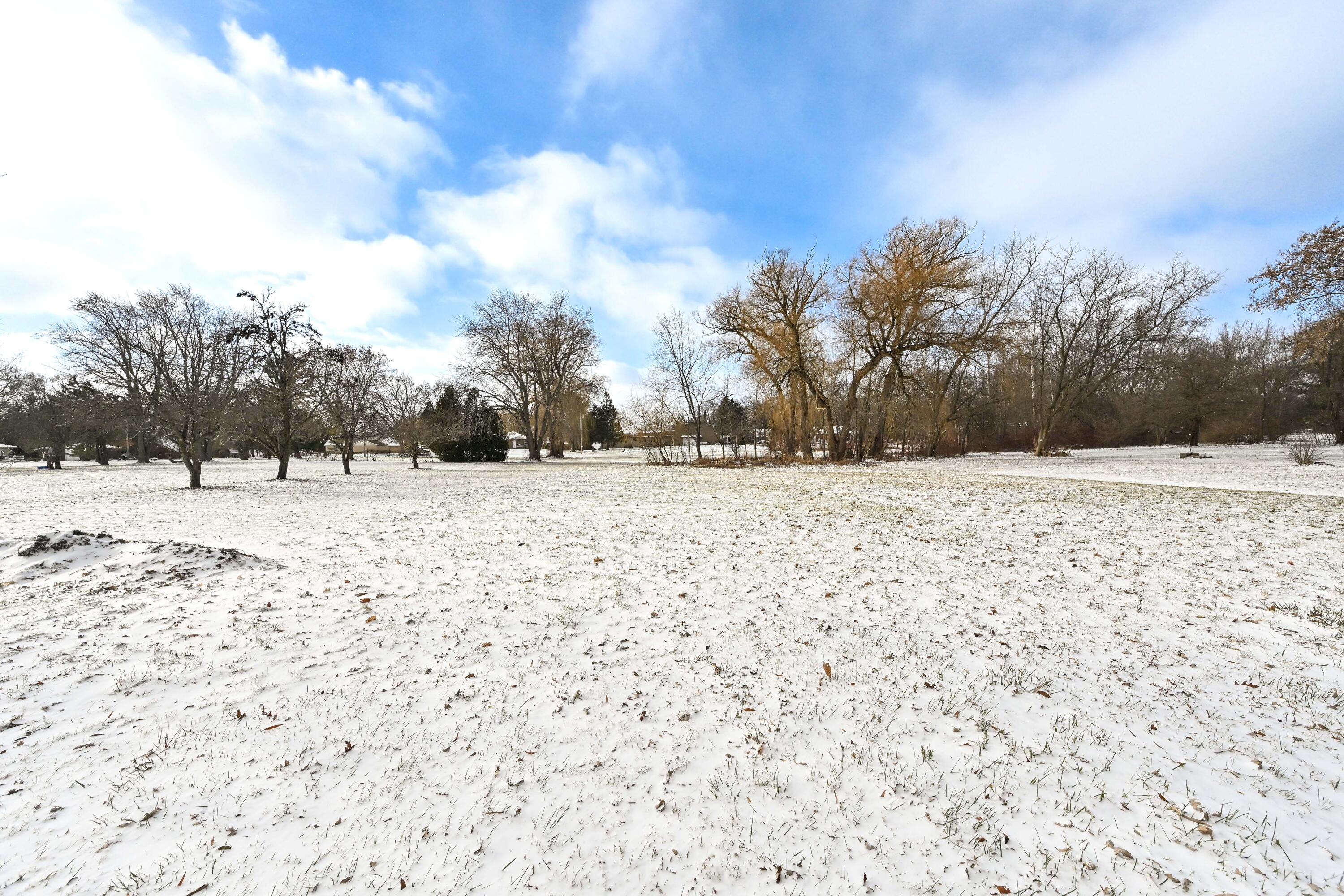10211 South Nicholson Road Oak Creek, WI 53154 - Photo 35 of 39 Large Yard