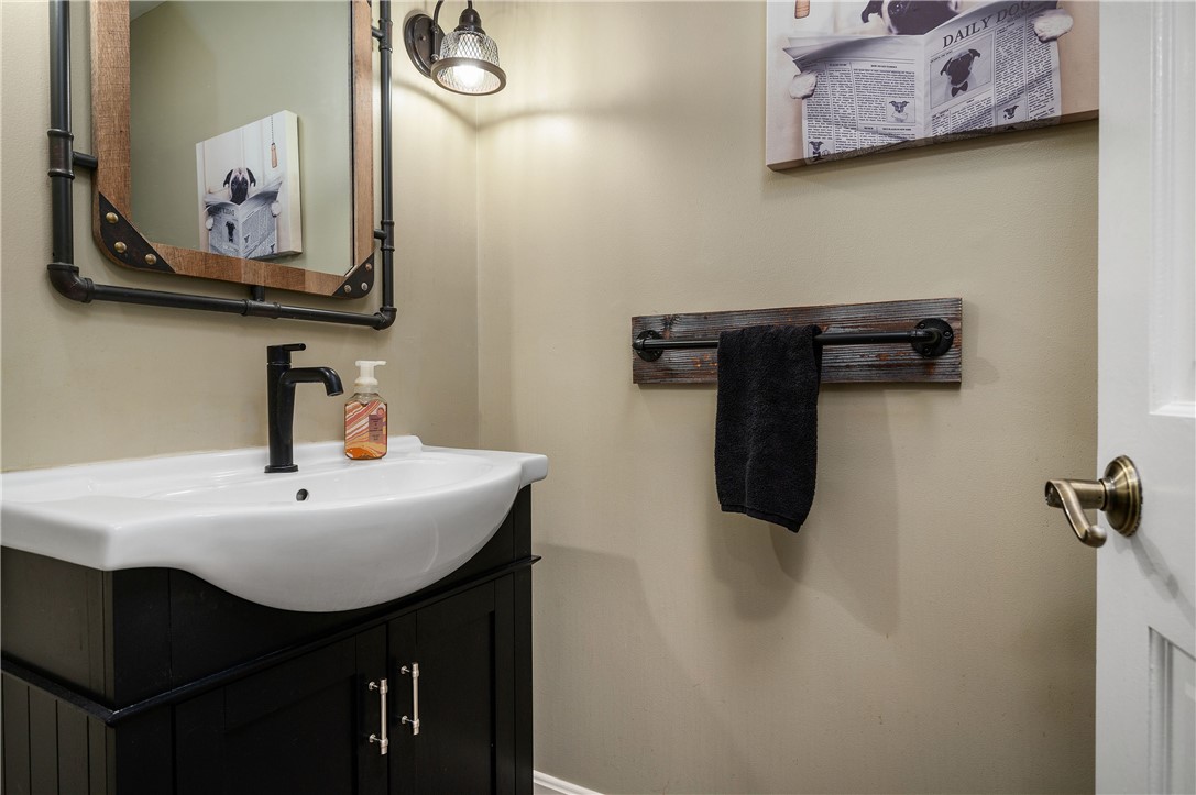 2 Carlo Court Cranston, RI 02921 - Photo 7 of 34