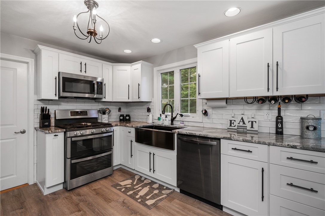 2 Carlo Court Cranston, RI 02921 - Photo 9 of 34