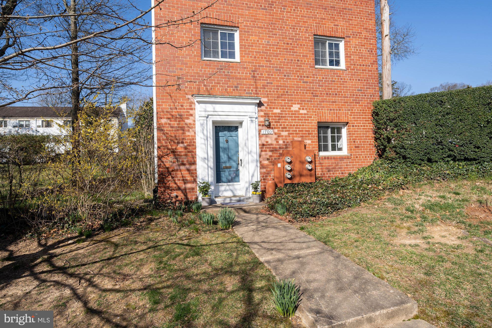 1700 Preston Road Alexandria, VA 22302 - Photo 2 of 33 Exterior front