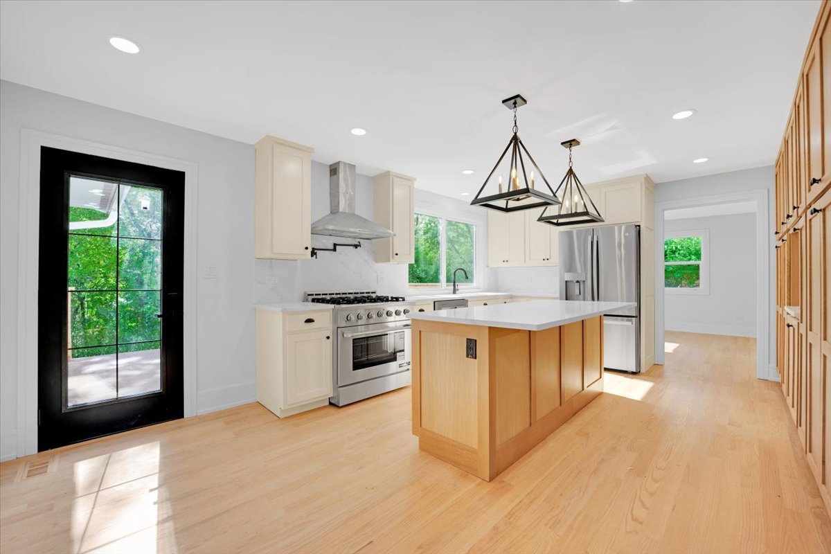101 Devonshire Road, Unit 1 Tower Lakes, IL 60010 - Photo 12 of 38 a kitchen with stainless steel appliances kitchen island a stove a sink a refrigerator and a window