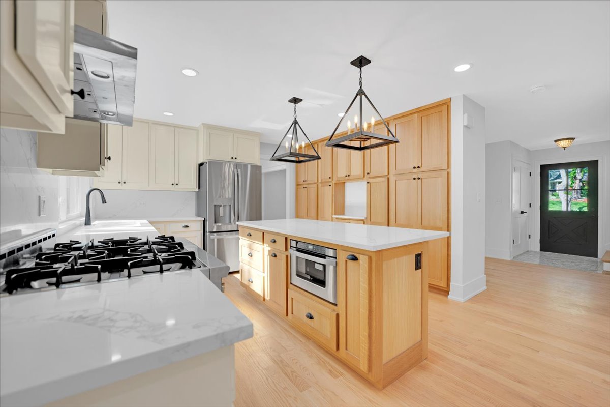 101 Devonshire Road, Unit 1 Tower Lakes, IL 60010 - Photo 13 of 38 a kitchen with a stove a sink and a wooden floor