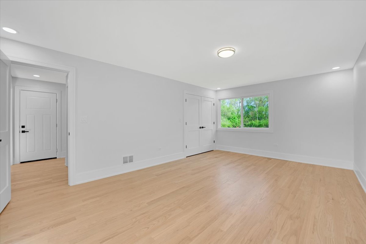 101 Devonshire Road, Unit 1 Tower Lakes, IL 60010 - Photo 14 of 38 a view of an empty room with a window