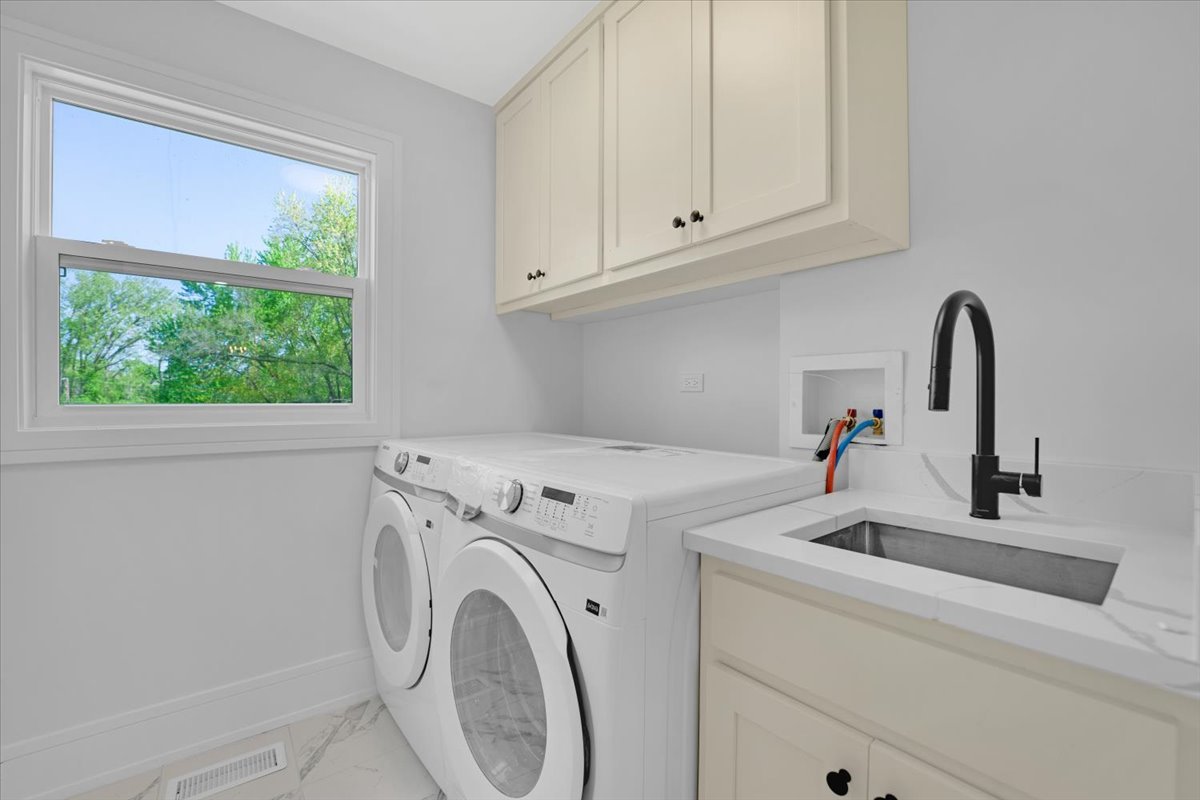 101 Devonshire Road, Unit 1 Tower Lakes, IL 60010 - Photo 17 of 38 a utility room with dryer and washer