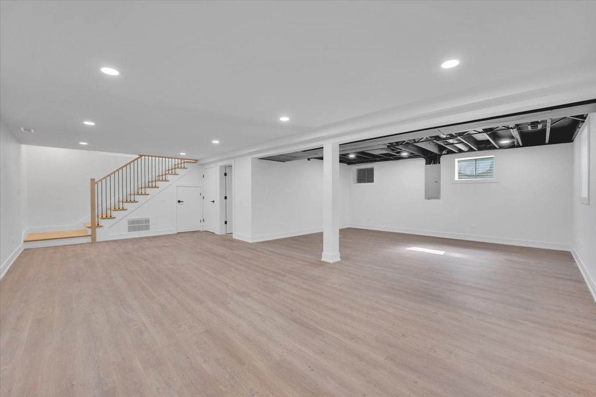 101 Devonshire Road, Unit 1 Tower Lakes, IL 60010 - Photo 29 of 38 a view of a garage