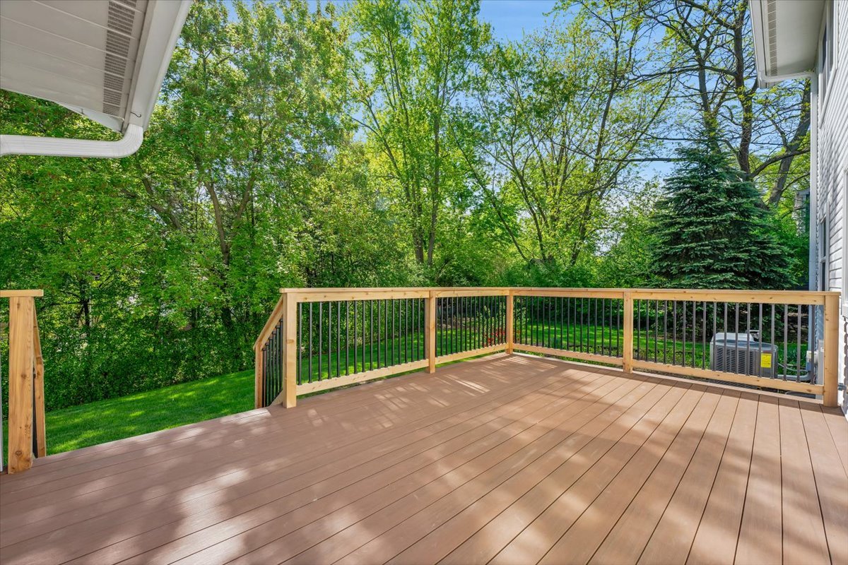 101 Devonshire Road, Unit 1 Tower Lakes, IL 60010 - Photo 34 of 38 a view of a wooden deck