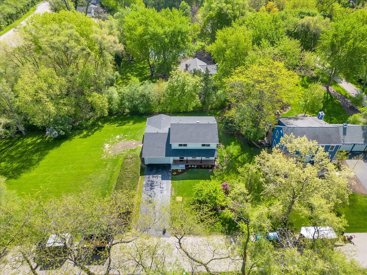 101 Devonshire Road, Unit 1 Tower Lakes, IL 60010 - Photo 4 of 38 a view of a garden with plants