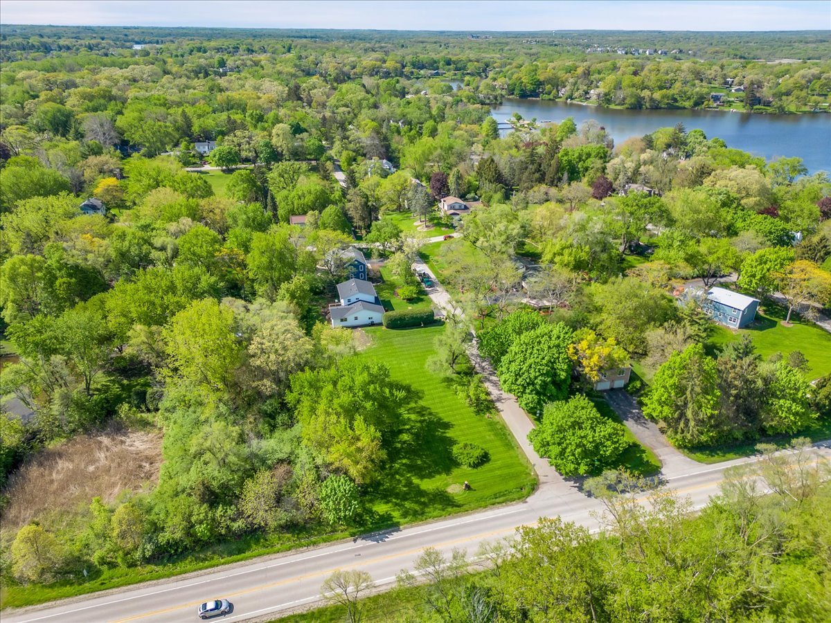101 Devonshire Road, Unit 1 Tower Lakes, IL 60010 - Photo 6 of 38 a view of a garden with a lake