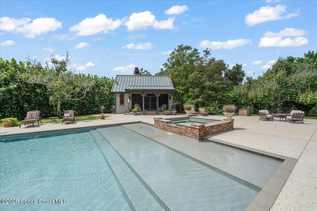 586 Wethersfield Place Melbourne, FL 32940 - Photo 56 of 112 a view of a house with swimming pool and sitting area