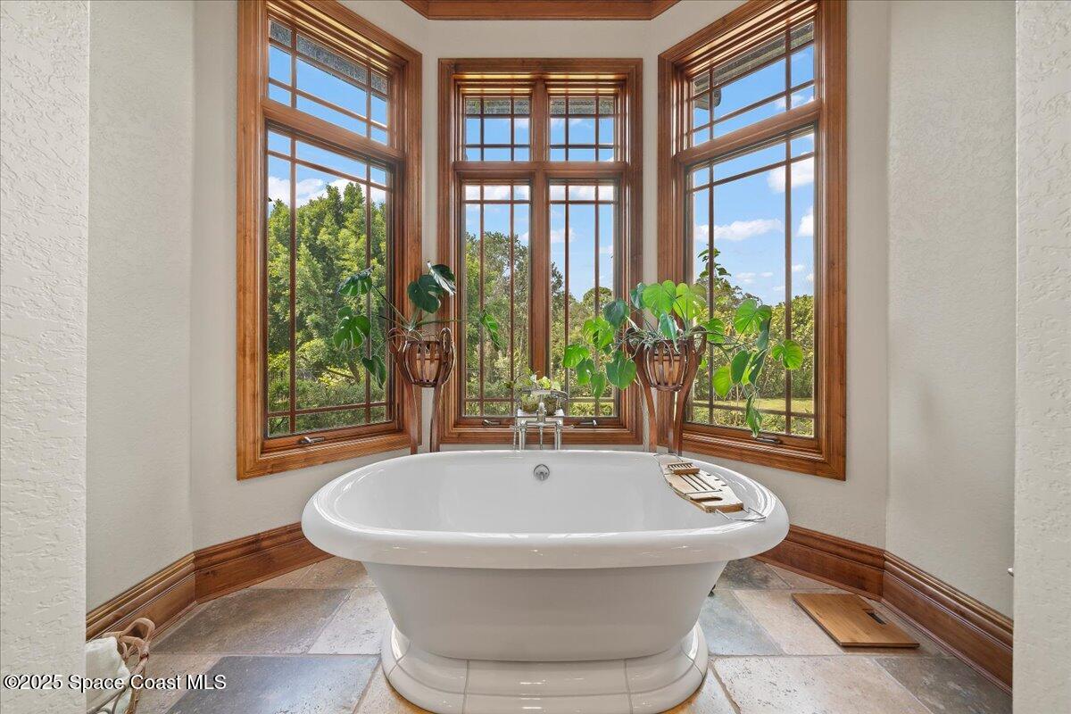 586 Wethersfield Place Melbourne, FL 32940 - Photo 66 of 112 a bath tub sitting in front of a window
