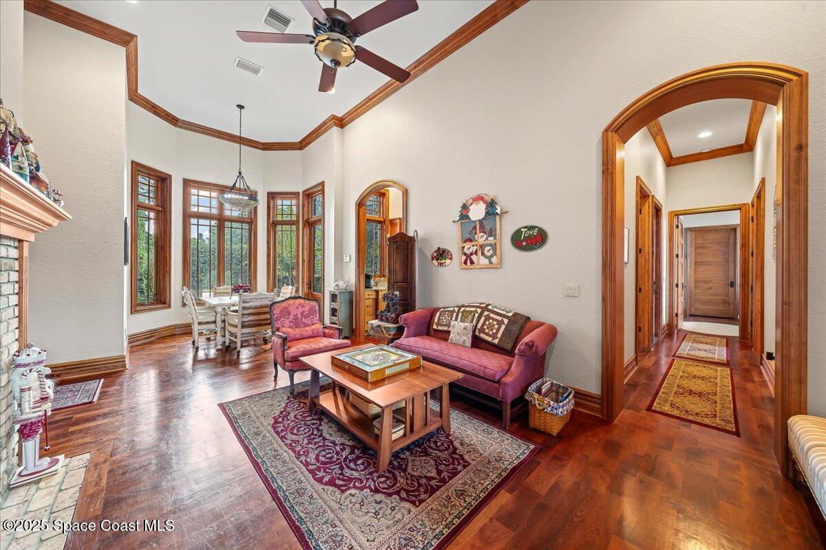 586 Wethersfield Place Melbourne, FL 32940 - Photo 84 of 112 a living room with furniture