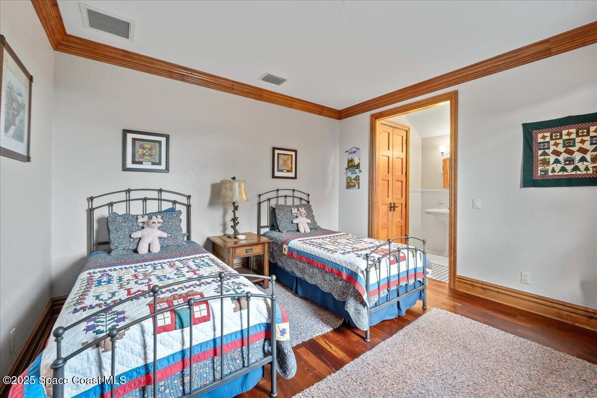 586 Wethersfield Place Melbourne, FL 32940 - Photo 87 of 112 a bedroom with two beds and a table