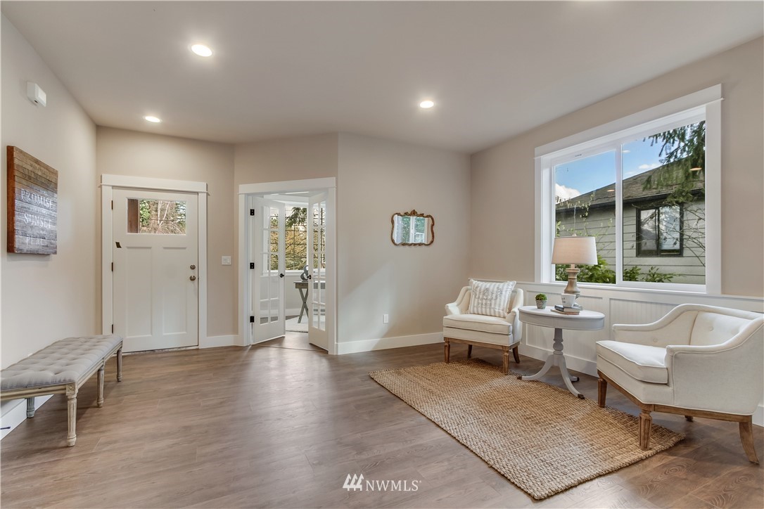 7102 Lower Ridge Road, Unit B Everett, WA 98203 - Photo 4 of 19