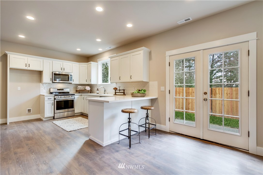 7102 Lower Ridge Road, Unit B Everett, WA 98203 - Photo 10 of 19