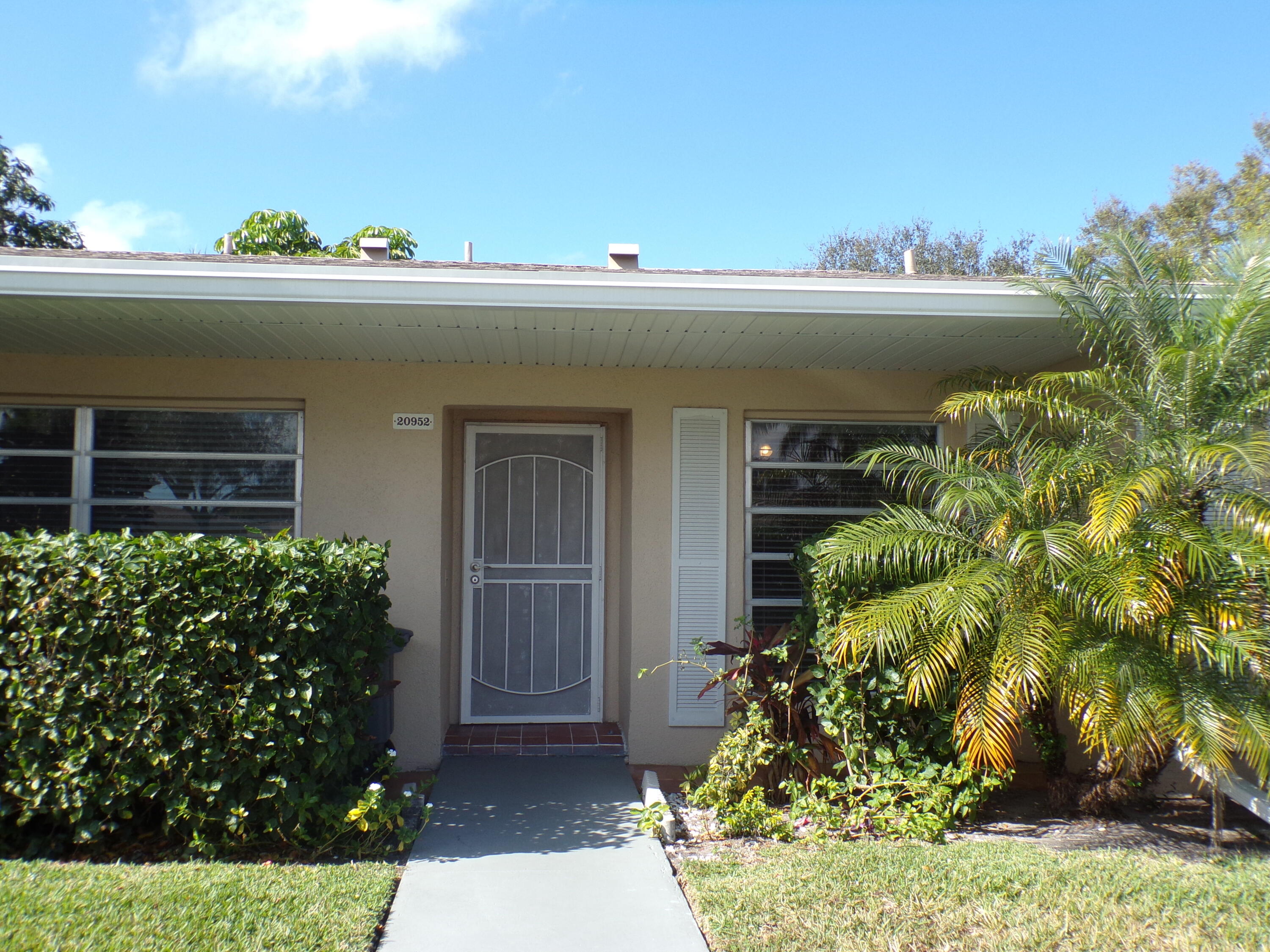 20952 Covington Drive Boca Raton, FL 33433 - Photo 2 of 36 137_1940