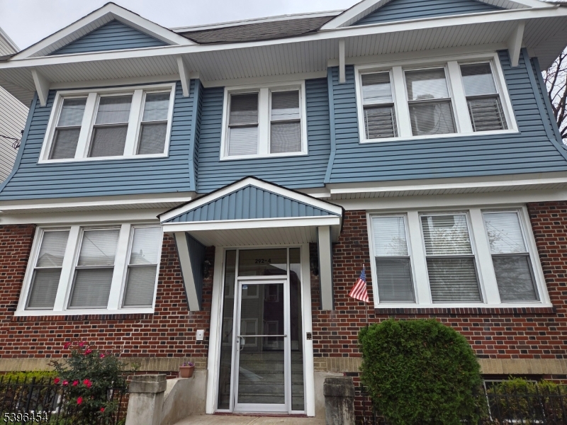 292 Leslie Street, Unit 1R Newark, NJ 07112 - Photo 1 of 9 a front view of a building