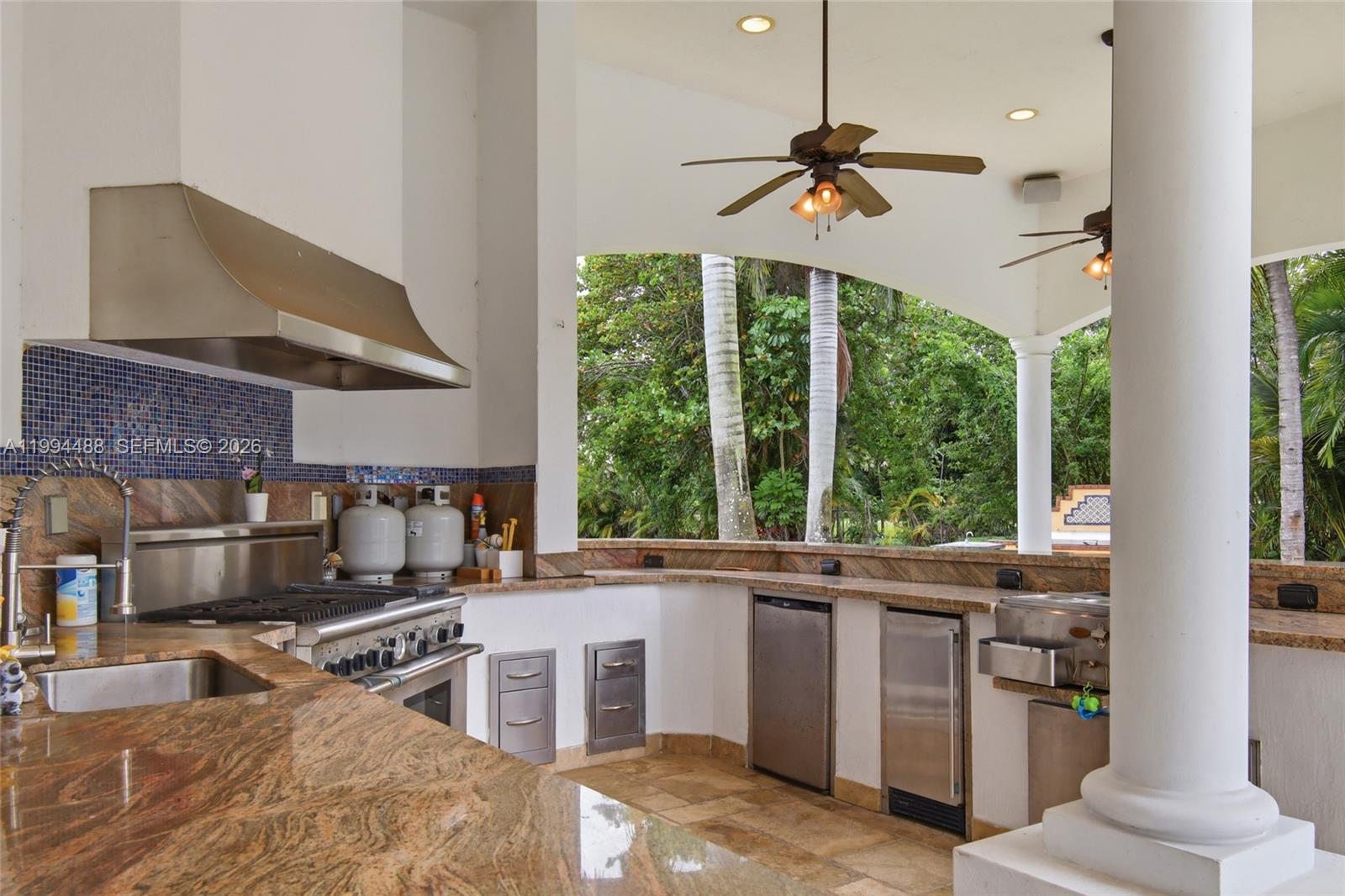 6200 Southwest 97th Avenue Miami, FL 33173 - Photo 44 of 48 Outdoor kitchen