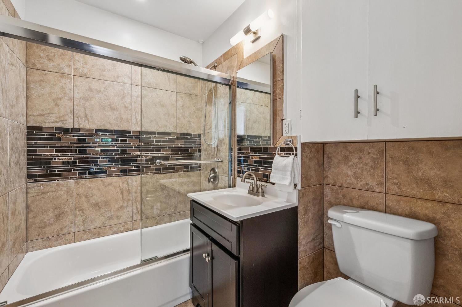 545 Talbot Avenue Pacifica, CA 94044 - Photo 43 of 87 a bathroom with a sink toilet vanity and tub