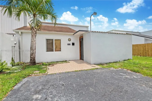 $3,200 | 2211 Southwest 122nd Court, Miami, FL 33175