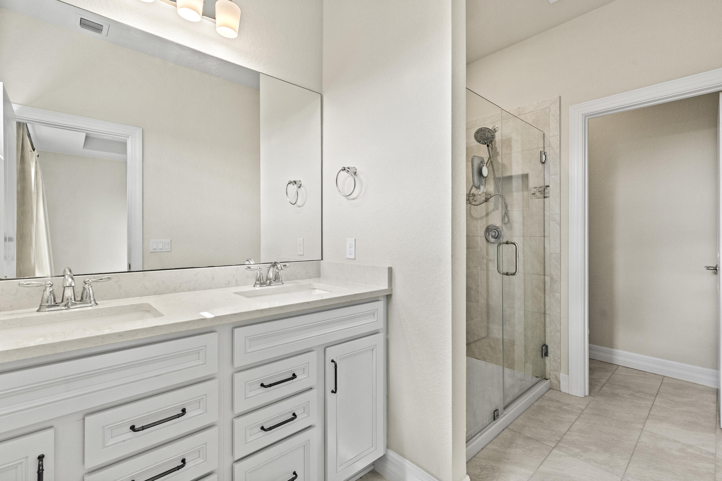 4828 Chantilly Rd Lake Lake Worth, FL 33467 - Photo 12 of 32 4828 Chantilly Road