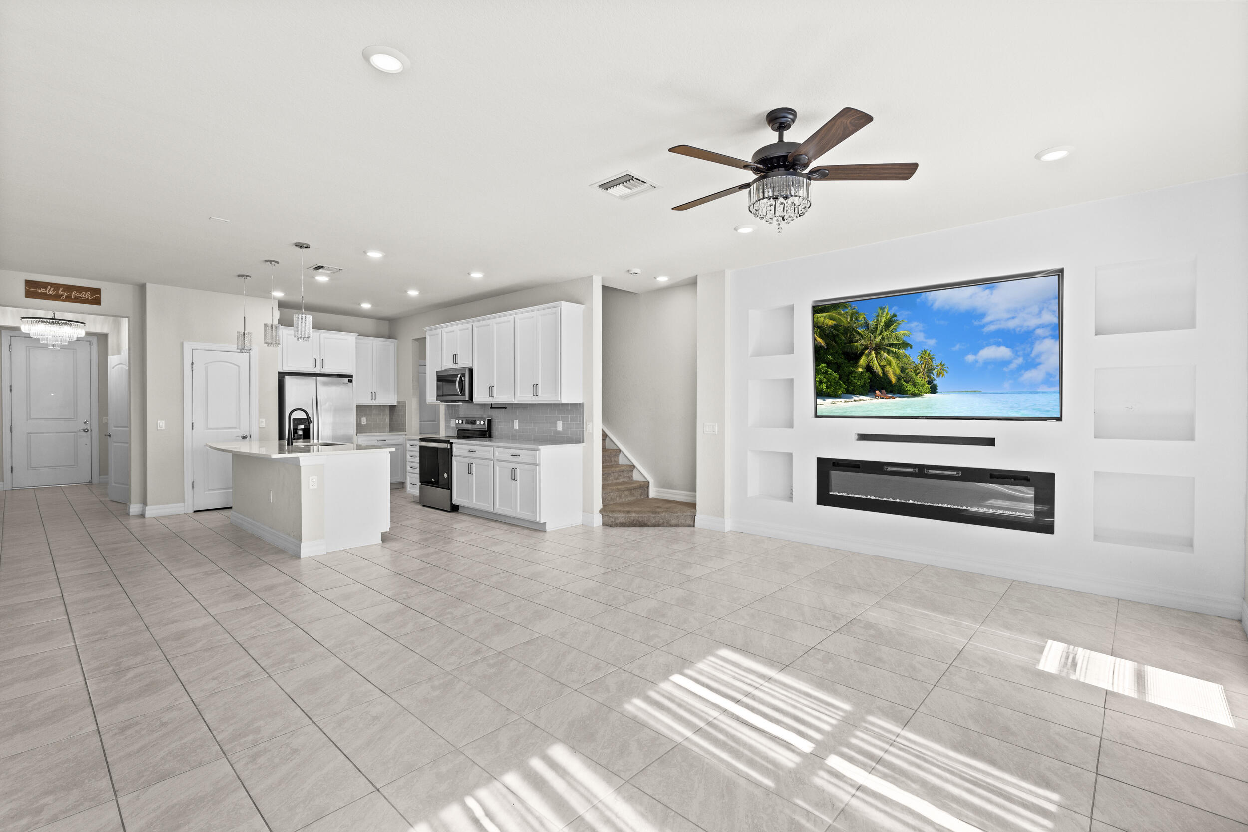 4828 Chantilly Rd Lake Lake Worth, FL 33467 - Photo 3 of 32 4828 Chantilly Road