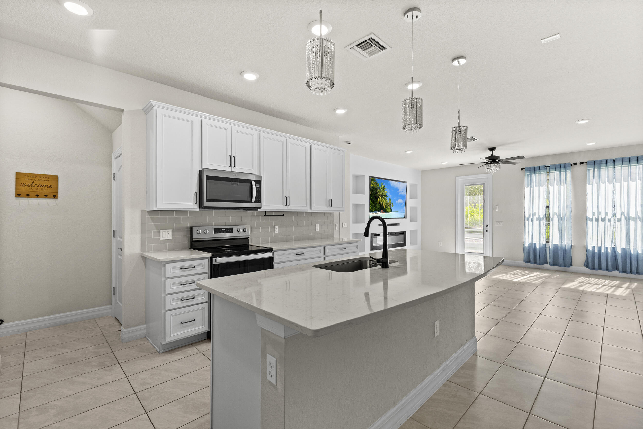 4828 Chantilly Rd Lake Lake Worth, FL 33467 - Photo 4 of 32 4828 Chantilly Road