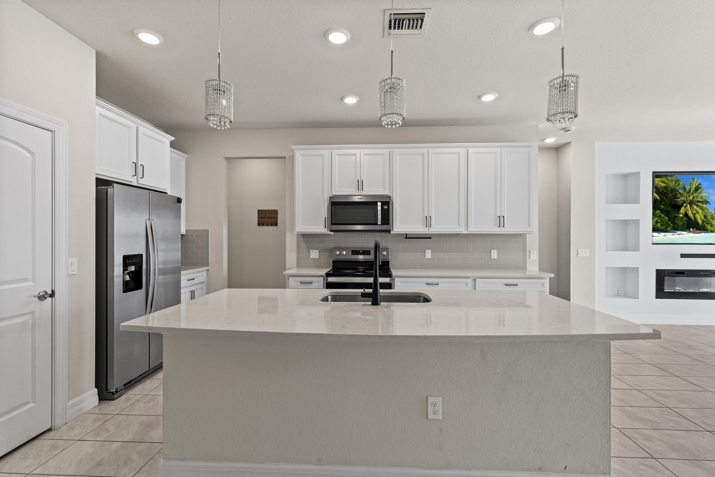 4828 Chantilly Rd Lake Lake Worth, FL 33467 - Photo 5 of 32 4828 Chantilly Road