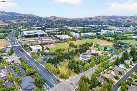 $700,000 | 610 Canyon Woods Court, Unit D, San Ramon, CA 94582