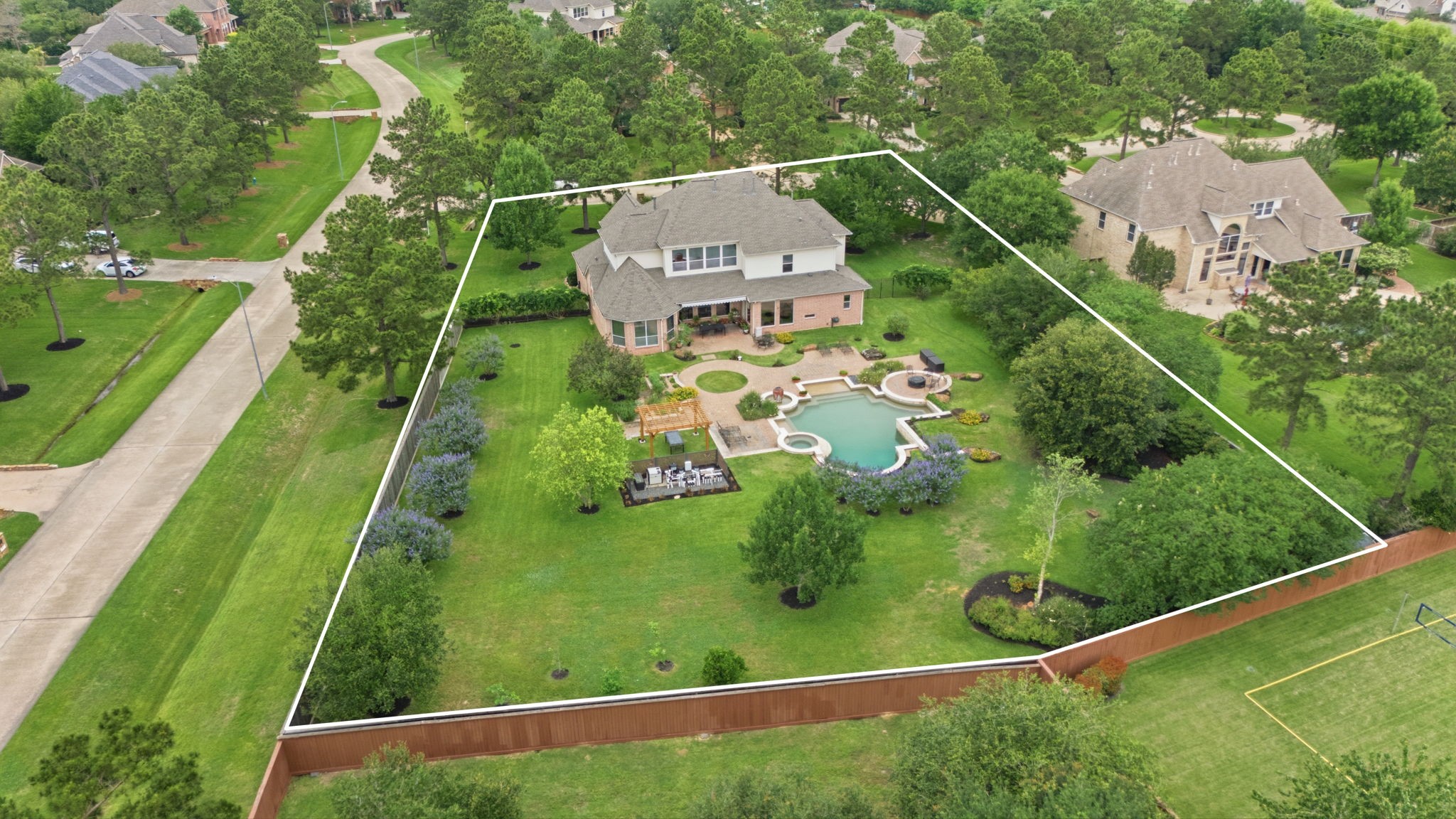 Tremendous yard size for the largest of families or those loving to entertain