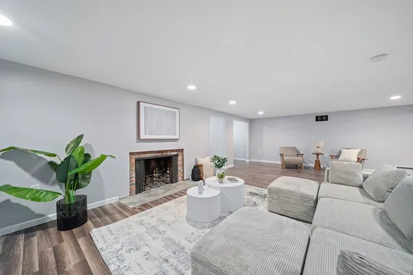 $1,249,000 | 8 Conway Lane, Foxboro, MA 02035