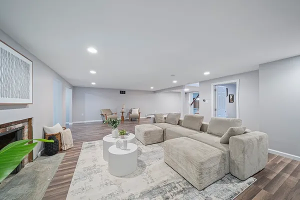 $1,249,000 | 8 Conway Lane, Foxboro, MA 02035