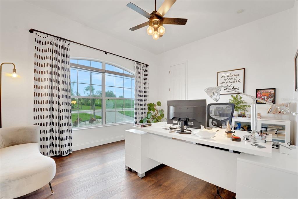 5911 Old Berkley Road Auburndale, FL 33823 - Photo 37 of 91 a room with furniture and window