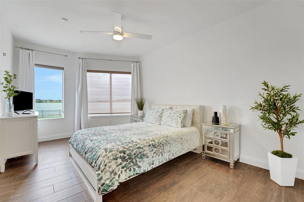 5911 Old Berkley Road Auburndale, FL 33823 - Photo 57 of 91 a bedroom with a bed and a potted plant